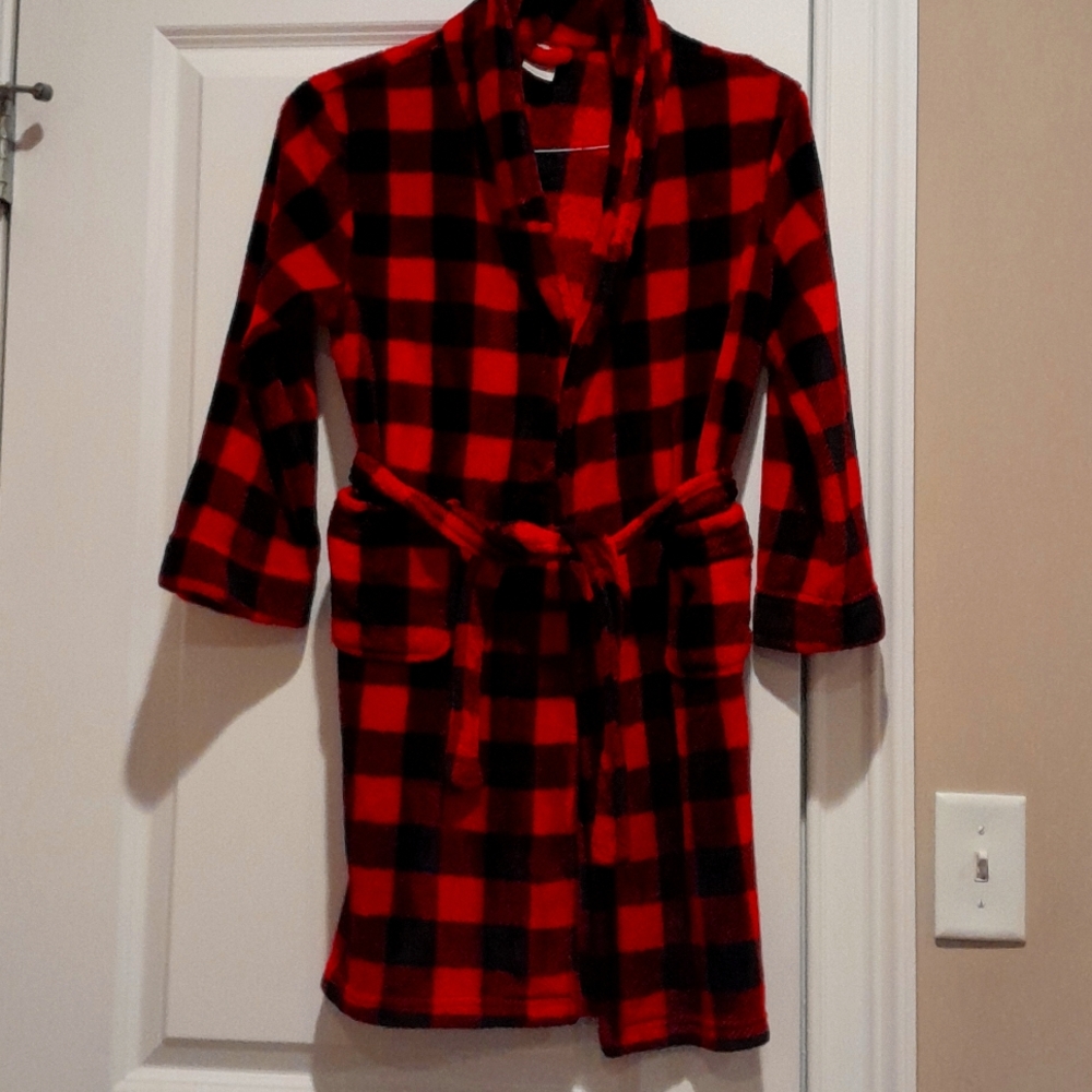 Lovely warm and fuzzy Faded Glory black and red robe, kids size 10-12
